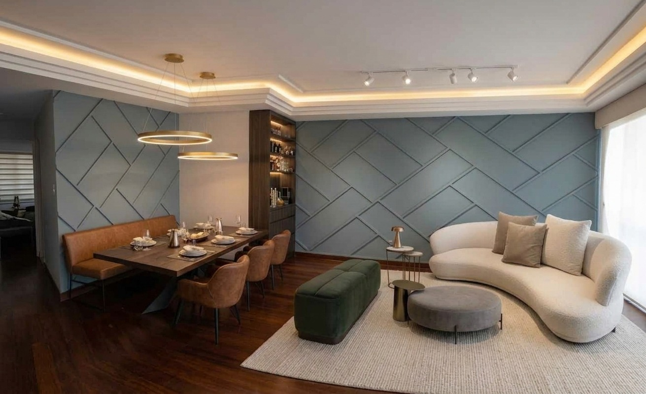 Sala y comedor con muro geométrico azul gris y madera oscura
